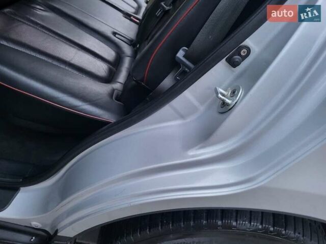 Серый Хендай Санта Фе, объемом двигателя 2.19 л и пробегом 252 тыс. км за 10300 $, фото 102 на Automoto.ua