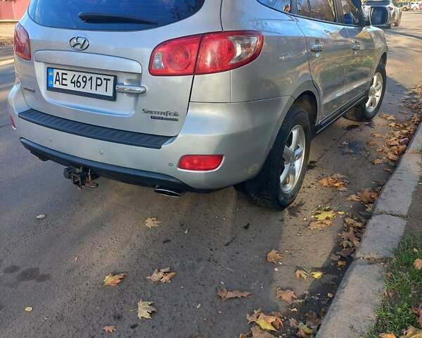 Серый Хендай Санта Фе, объемом двигателя 2.19 л и пробегом 227 тыс. км за 10600 $, фото 4 на Automoto.ua