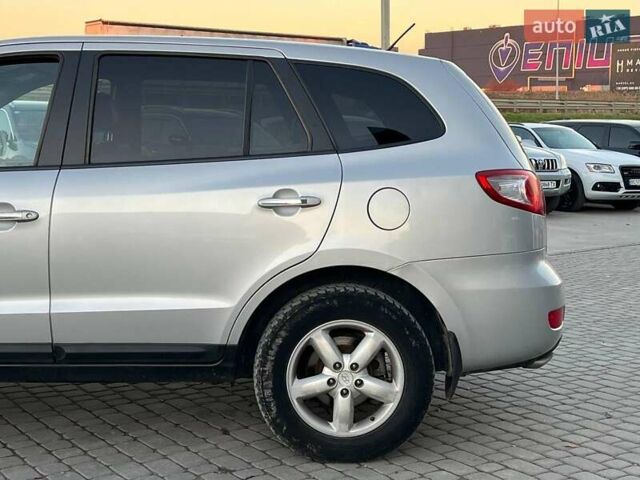 Серый Хендай Санта Фе, объемом двигателя 2.2 л и пробегом 279 тыс. км за 10890 $, фото 5 на Automoto.ua