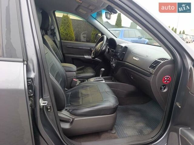 Сірий Хендай Санта Фе, об'ємом двигуна 2.2 л та пробігом 209 тис. км за 12500 $, фото 11 на Automoto.ua