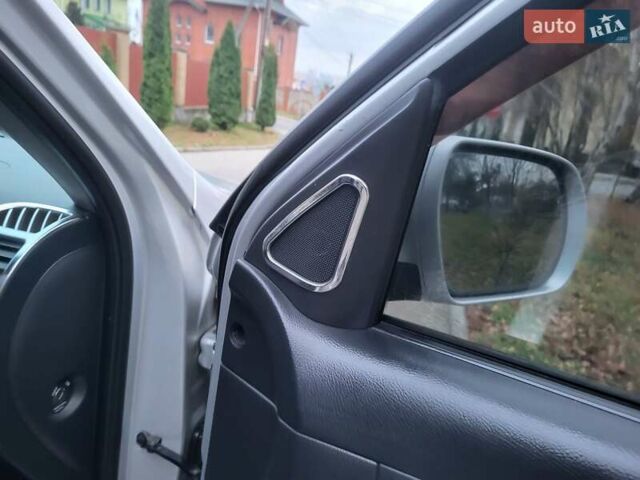 Серый Хендай Санта Фе, объемом двигателя 2.19 л и пробегом 252 тыс. км за 10300 $, фото 132 на Automoto.ua