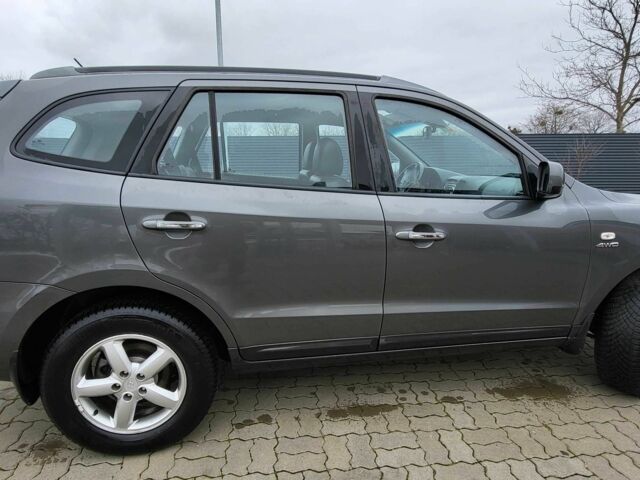 Серый Хендай Санта Фе, объемом двигателя 2.2 л и пробегом 214 тыс. км за 6036 $, фото 1 на Automoto.ua