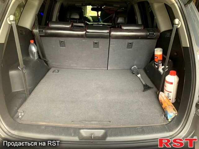 Серый Хендай Санта Фе, объемом двигателя 2.2 л и пробегом 230 тыс. км за 9799 $, фото 7 на Automoto.ua