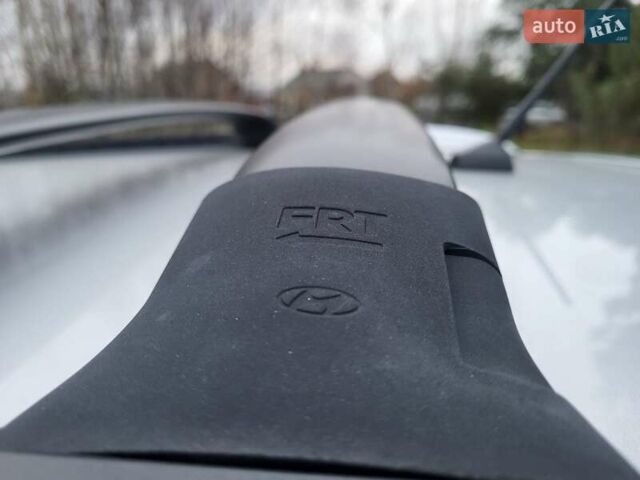 Серый Хендай Санта Фе, объемом двигателя 2.19 л и пробегом 252 тыс. км за 10300 $, фото 35 на Automoto.ua