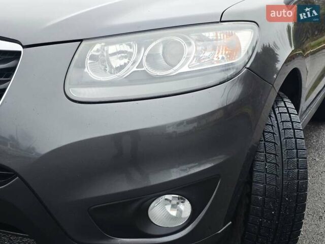 Серый Хендай Санта Фе, объемом двигателя 2.2 л и пробегом 229 тыс. км за 11999 $, фото 12 на Automoto.ua