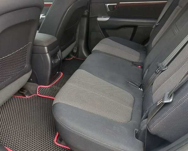 Серый Хендай Санта Фе, объемом двигателя 2.19 л и пробегом 227 тыс. км за 10600 $, фото 3 на Automoto.ua