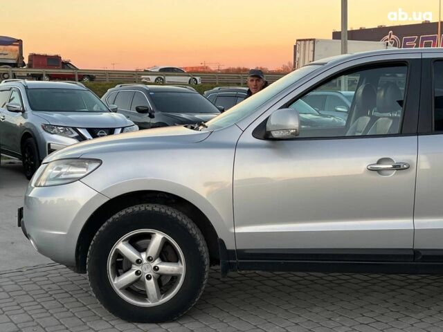 Серый Хендай Санта Фе, объемом двигателя 2.2 л и пробегом 279 тыс. км за 10890 $, фото 3 на Automoto.ua