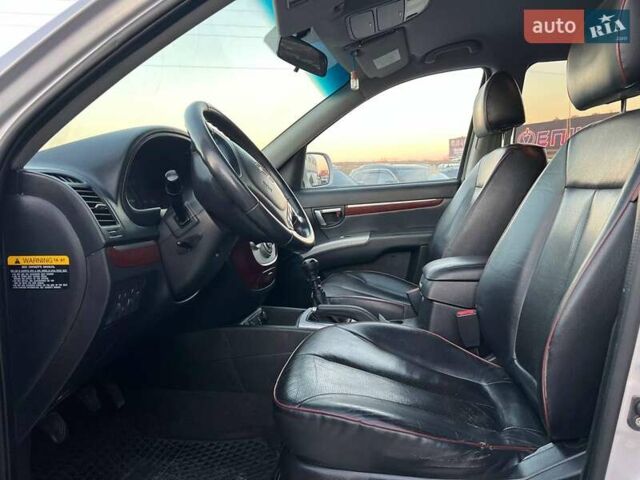 Серый Хендай Санта Фе, объемом двигателя 2.2 л и пробегом 279 тыс. км за 10890 $, фото 17 на Automoto.ua