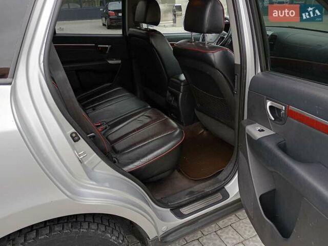 Серый Хендай Санта Фе, объемом двигателя 2.2 л и пробегом 240 тыс. км за 10200 $, фото 5 на Automoto.ua