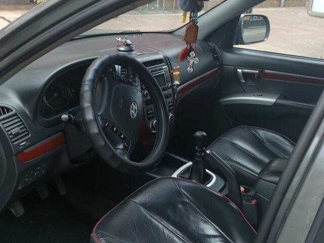 Сірий Хендай Санта Фе, об'ємом двигуна 2.2 л та пробігом 230 тис. км за 11000 $, фото 6 на Automoto.ua