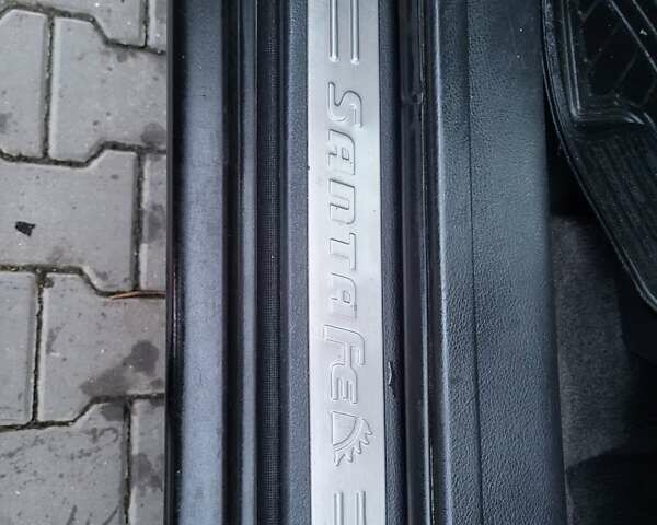 Серый Хендай Санта Фе, объемом двигателя 2.19 л и пробегом 252 тыс. км за 10300 $, фото 97 на Automoto.ua