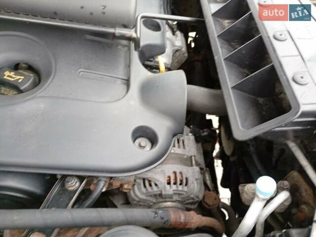 Серый Хендай Санта Фе, объемом двигателя 2.2 л и пробегом 240 тыс. км за 10200 $, фото 54 на Automoto.ua