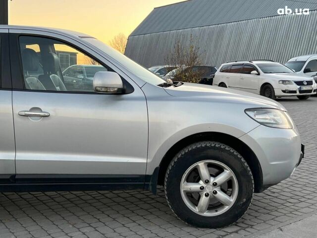 Серый Хендай Санта Фе, объемом двигателя 2.2 л и пробегом 279 тыс. км за 10890 $, фото 11 на Automoto.ua