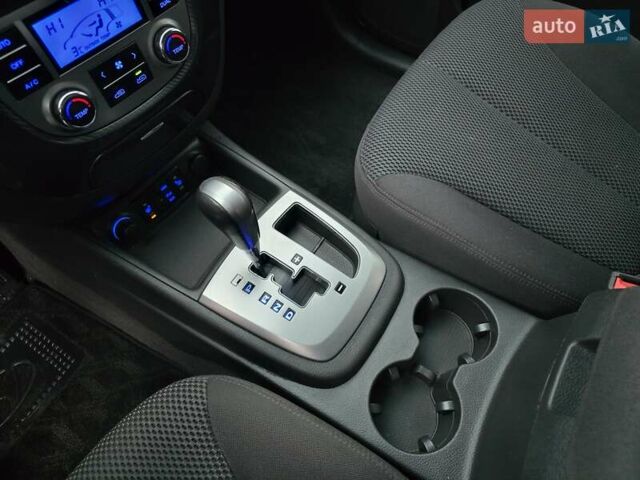 Серый Хендай Санта Фе, объемом двигателя 2.2 л и пробегом 229 тыс. км за 11999 $, фото 34 на Automoto.ua