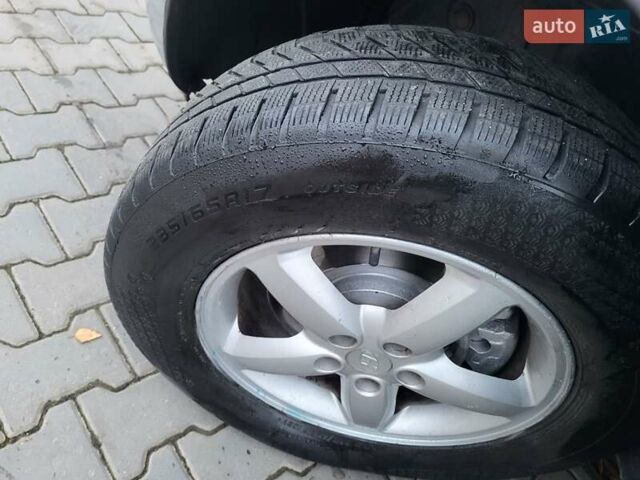 Серый Хендай Санта Фе, объемом двигателя 2.19 л и пробегом 252 тыс. км за 10300 $, фото 62 на Automoto.ua