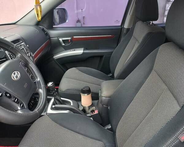 Серый Хендай Санта Фе, объемом двигателя 2.19 л и пробегом 227 тыс. км за 10600 $, фото 5 на Automoto.ua