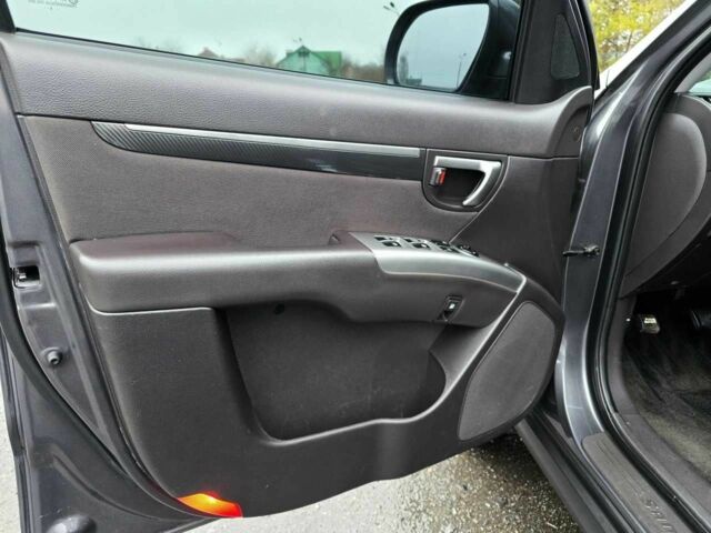 Серый Хендай Санта Фе, объемом двигателя 2.2 л и пробегом 229 тыс. км за 11999 $, фото 7 на Automoto.ua