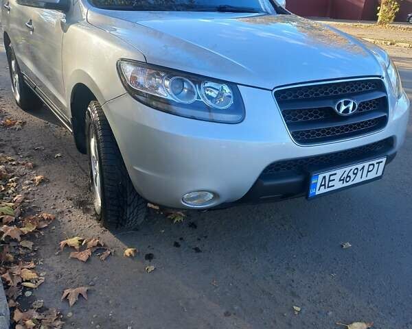 Серый Хендай Санта Фе, объемом двигателя 2.19 л и пробегом 227 тыс. км за 10600 $, фото 9 на Automoto.ua