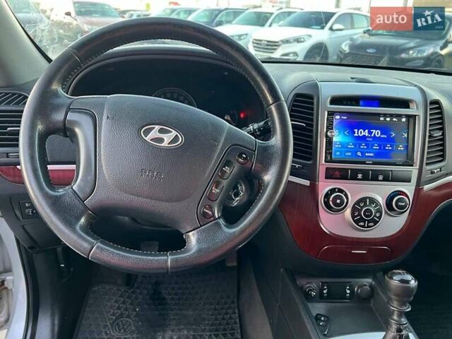 Серый Хендай Санта Фе, объемом двигателя 2.2 л и пробегом 279 тыс. км за 10890 $, фото 20 на Automoto.ua