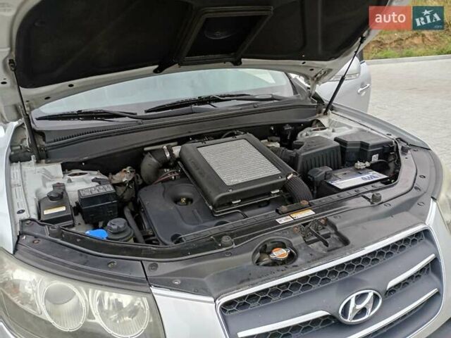 Серый Хендай Санта Фе, объемом двигателя 2.2 л и пробегом 240 тыс. км за 10200 $, фото 12 на Automoto.ua