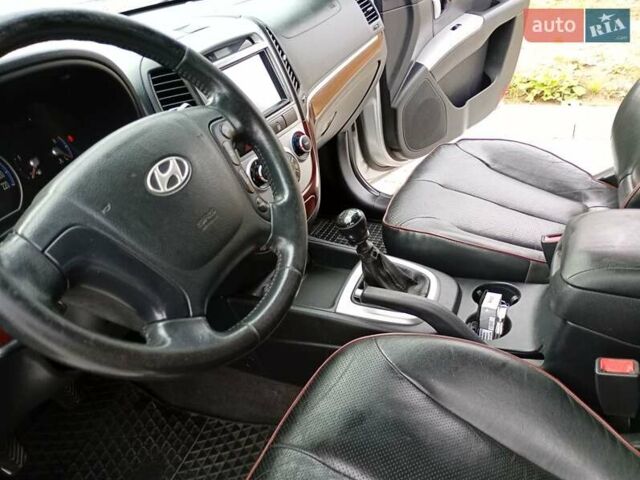 Серый Хендай Санта Фе, объемом двигателя 2.2 л и пробегом 240 тыс. км за 10200 $, фото 49 на Automoto.ua