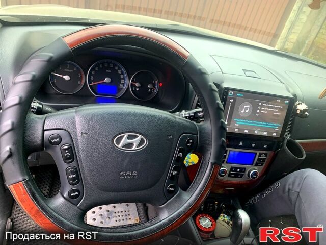 Серый Хендай Санта Фе, объемом двигателя 2.2 л и пробегом 230 тыс. км за 9799 $, фото 4 на Automoto.ua
