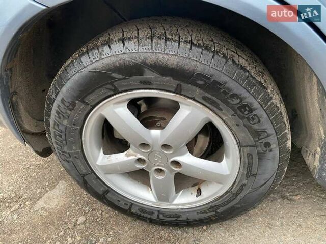 Сірий Хендай Санта Фе, об'ємом двигуна 2.2 л та пробігом 290 тис. км за 9500 $, фото 2 на Automoto.ua