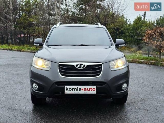 Серый Хендай Санта Фе, объемом двигателя 2.2 л и пробегом 229 тыс. км за 11999 $, фото 2 на Automoto.ua