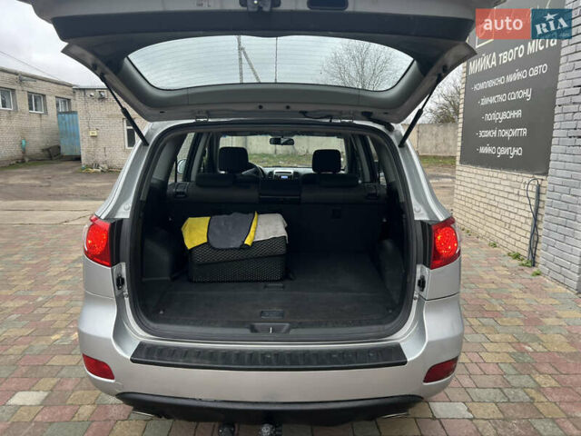 Серый Хендай Санта Фе, объемом двигателя 2.2 л и пробегом 272 тыс. км за 8900 $, фото 6 на Automoto.ua