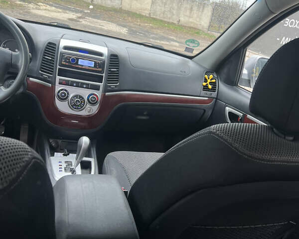 Серый Хендай Санта Фе, объемом двигателя 2.2 л и пробегом 272 тыс. км за 8900 $, фото 13 на Automoto.ua