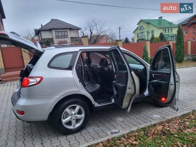 Серый Хендай Санта Фе, объемом двигателя 2.19 л и пробегом 252 тыс. км за 10300 $, фото 79 на Automoto.ua