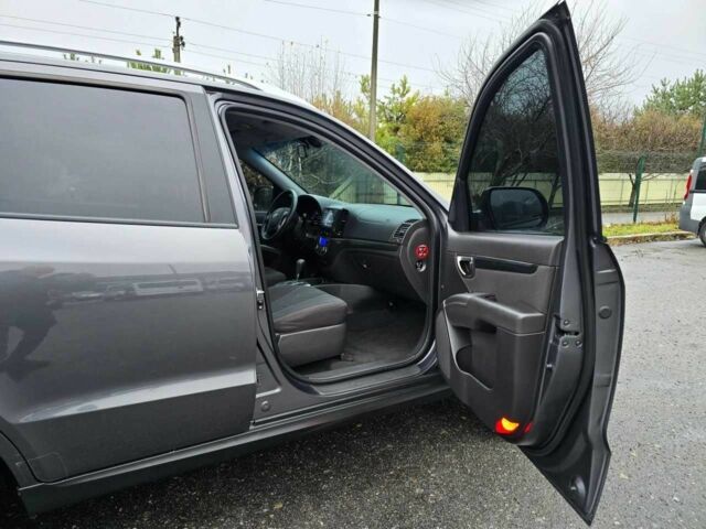 Серый Хендай Санта Фе, объемом двигателя 2.2 л и пробегом 229 тыс. км за 11999 $, фото 3 на Automoto.ua