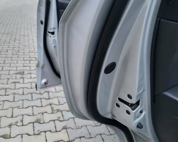 Серый Хендай Санта Фе, объемом двигателя 2.19 л и пробегом 252 тыс. км за 10300 $, фото 104 на Automoto.ua