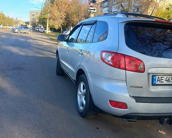 Серый Хендай Санта Фе, объемом двигателя 2.19 л и пробегом 227 тыс. км за 10600 $, фото 7 на Automoto.ua