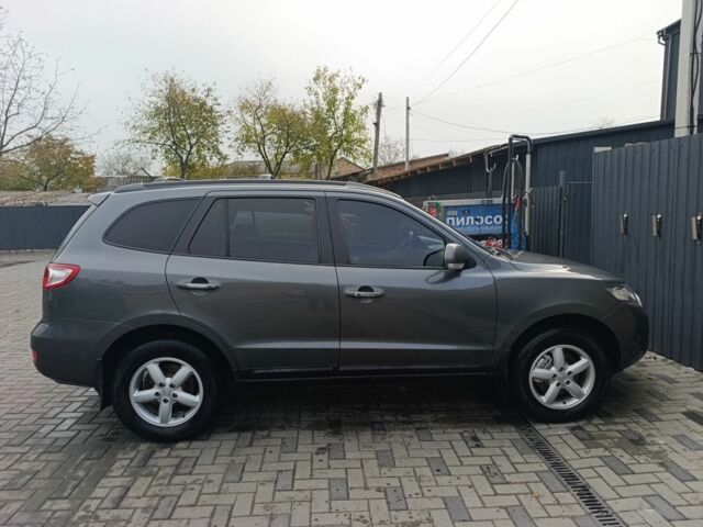 Серый Хендай Санта Фе, объемом двигателя 2.2 л и пробегом 239 тыс. км за 11000 $, фото 7 на Automoto.ua