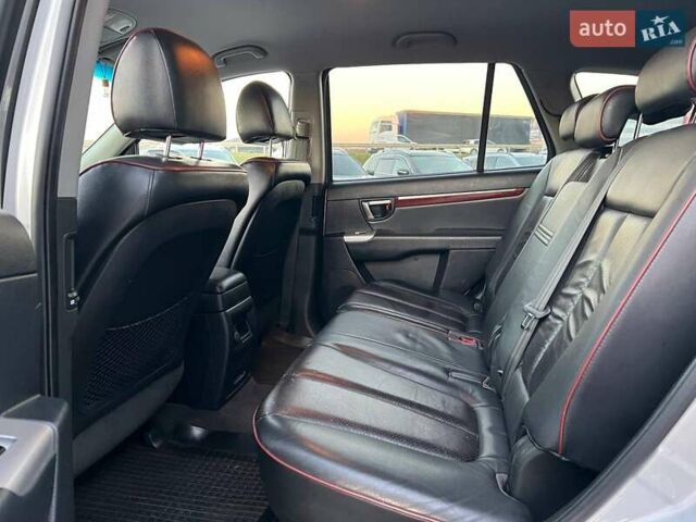 Серый Хендай Санта Фе, объемом двигателя 2.2 л и пробегом 279 тыс. км за 10890 $, фото 32 на Automoto.ua