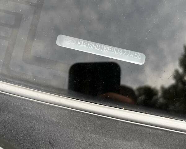 Серый Хендай Санта Фе, объемом двигателя 2.2 л и пробегом 300 тыс. км за 11000 $, фото 10 на Automoto.ua