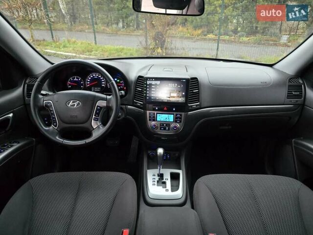 Серый Хендай Санта Фе, объемом двигателя 2.2 л и пробегом 229 тыс. км за 11999 $, фото 1 на Automoto.ua