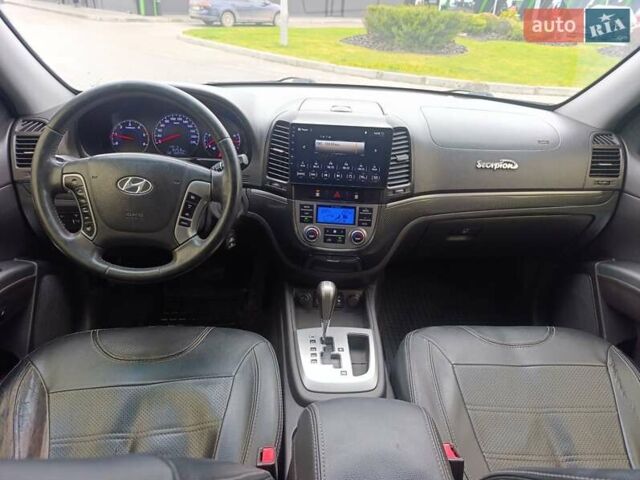 Сірий Хендай Санта Фе, об'ємом двигуна 2.2 л та пробігом 209 тис. км за 12500 $, фото 16 на Automoto.ua