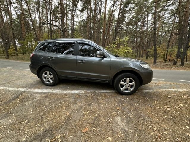 Серый Хендай Санта Фе, объемом двигателя 2.2 л и пробегом 160 тыс. км за 8600 $, фото 2 на Automoto.ua