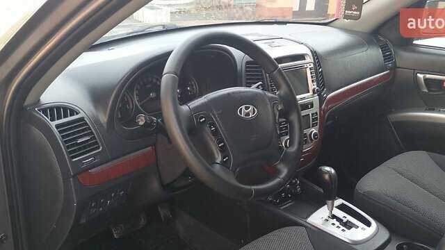 Серый Хендай Санта Фе, объемом двигателя 2.2 л и пробегом 185 тыс. км за 9800 $, фото 13 на Automoto.ua
