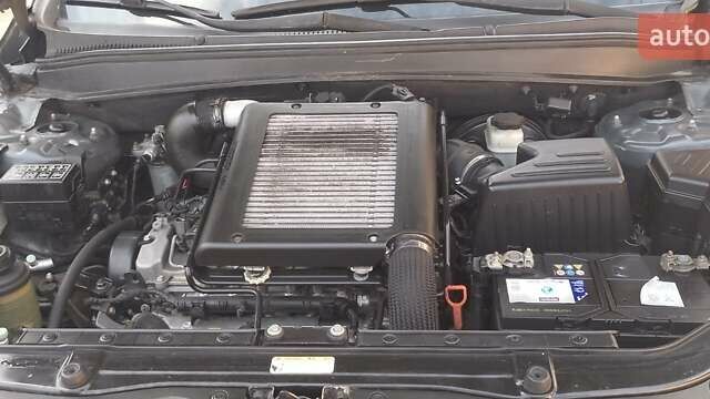 Серый Хендай Санта Фе, объемом двигателя 2.2 л и пробегом 185 тыс. км за 9800 $, фото 17 на Automoto.ua