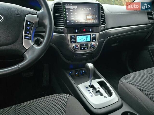 Серый Хендай Санта Фе, объемом двигателя 2.2 л и пробегом 229 тыс. км за 11999 $, фото 31 на Automoto.ua