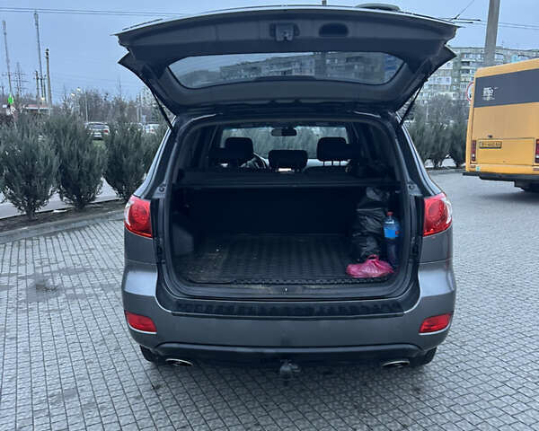 Серый Хендай Санта Фе, объемом двигателя 2.2 л и пробегом 160 тыс. км за 8600 $, фото 7 на Automoto.ua