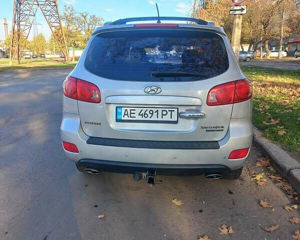 Серый Хендай Санта Фе, объемом двигателя 2.19 л и пробегом 227 тыс. км за 10600 $, фото 6 на Automoto.ua