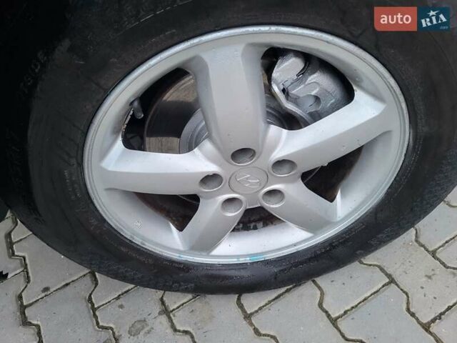 Серый Хендай Санта Фе, объемом двигателя 2.19 л и пробегом 252 тыс. км за 10300 $, фото 53 на Automoto.ua