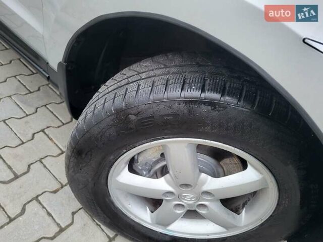 Серый Хендай Санта Фе, объемом двигателя 2.19 л и пробегом 252 тыс. км за 10300 $, фото 61 на Automoto.ua