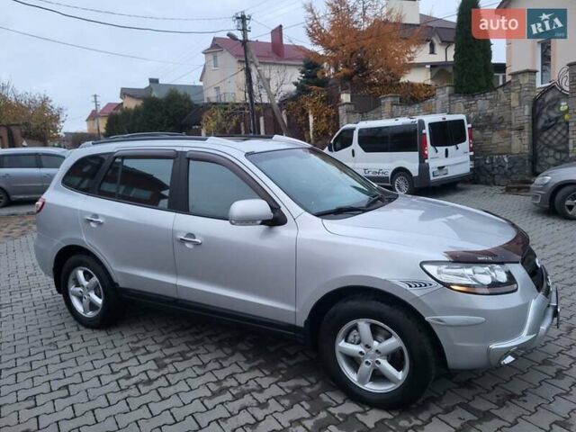 Серый Хендай Санта Фе, объемом двигателя 2.19 л и пробегом 252 тыс. км за 10300 $, фото 6 на Automoto.ua
