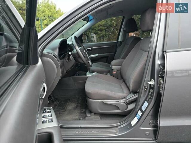 Серый Хендай Санта Фе, объемом двигателя 2.2 л и пробегом 229 тыс. км за 11999 $, фото 17 на Automoto.ua