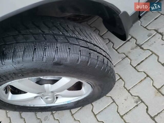 Серый Хендай Санта Фе, объемом двигателя 2.19 л и пробегом 252 тыс. км за 10300 $, фото 65 на Automoto.ua